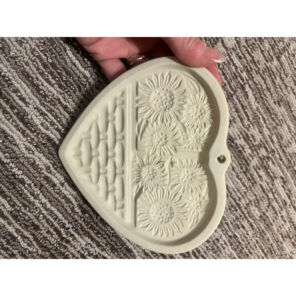 Vintage 1994 Pampered Chef Sunflower Basket Heart Clay Cookie Mold with Box